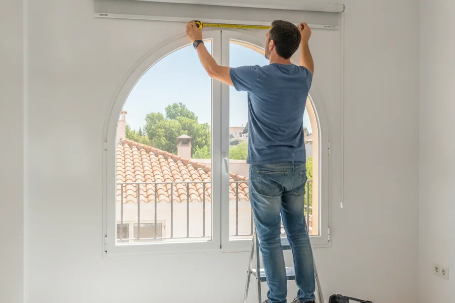Instalación de una persiana nueva a medida en una vivienda de Mollet del Vallès